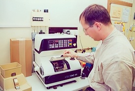 Das ist eine CNC-Schleifmaschine